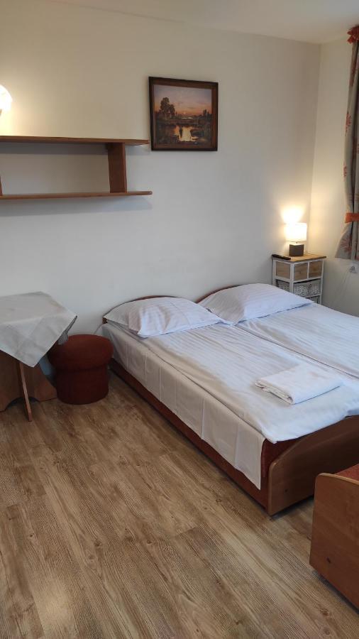 U Ani Hotel โปโรนิน ภายนอก รูปภาพ